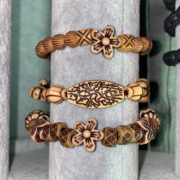 3 hand beaded bracelets. Made by me. - Picture 5 of 5